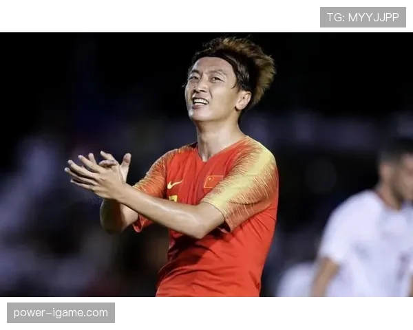 顶级锋线对决引爆焦点战，豪门前锋闪耀赛场引热议