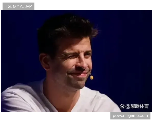 我说皮克这年头，不踢球就像明星开豪车炫耀财富似的，简直隔着屏幕都闪瞎眼！